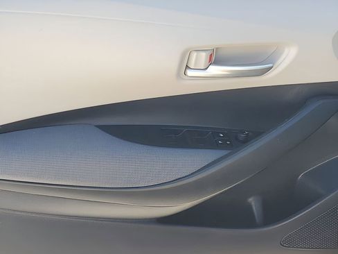 Used 2021 Toyota Corolla LE w/ LE Premium Package image 40