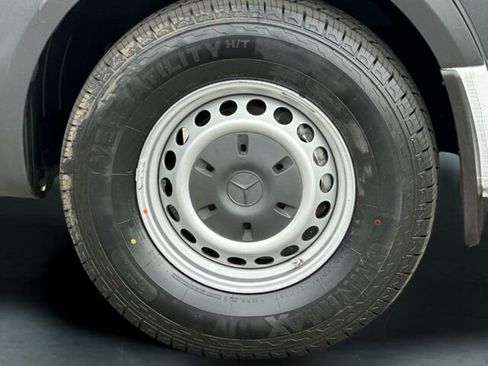 Used 2022 Mercedes-Benz Sprinter 2500 image 33