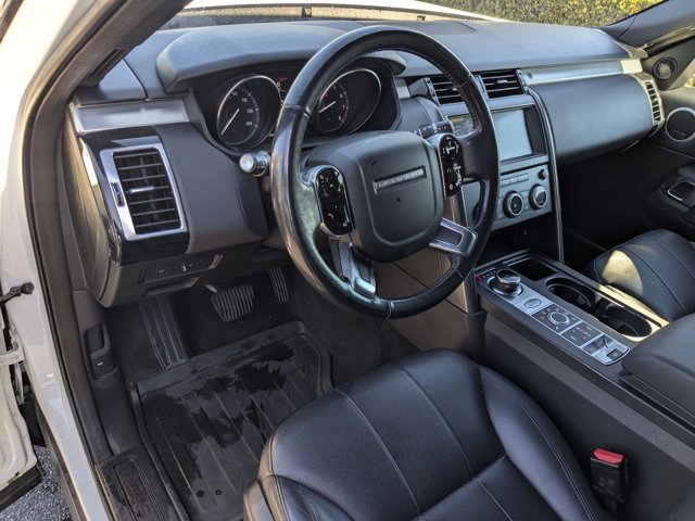 Used 2020 Land Rover Discovery Landmark AWD/4WD image 9
