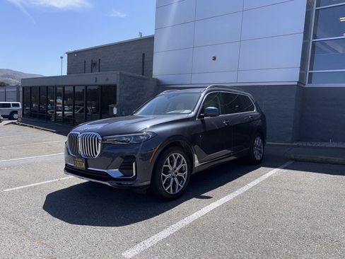 Used 2020 BMW X7 xDrive40i w/ Premium Package AWD/4WD image 3