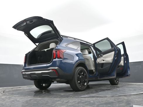 Used 2025 Kia Sorento SX image 52