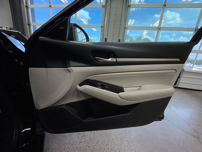 Used 2023 Nissan Altima 2.5 SV w/ SV Premium Package FWD image 30