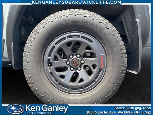 Used 2025 Nissan Frontier PRO-4X AWD/4WD image 24