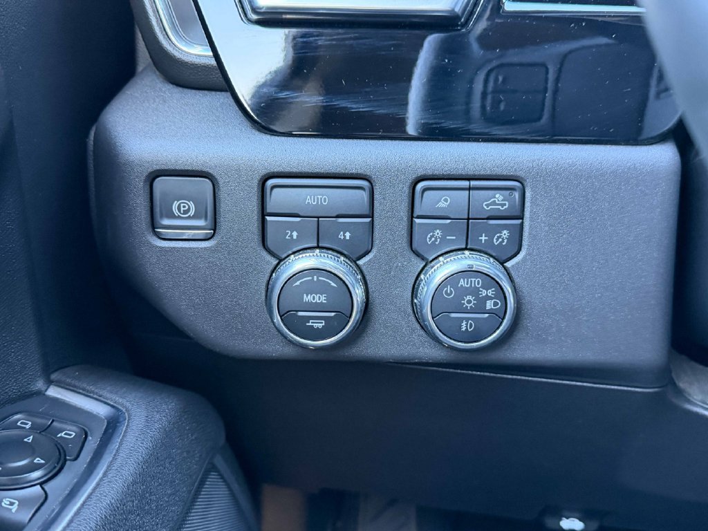 Used 2025 GMC Sierra 1500 SLT AWD/4WD image 39