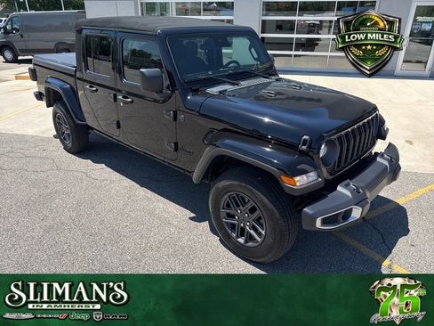 Used 2024 Jeep Gladiator Sport AWD/4WD image 1