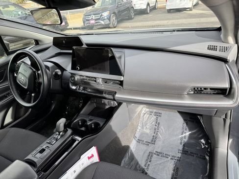 Used 2024 Toyota Prius LE FWD image 19
