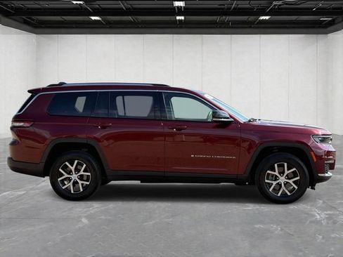 Used 2023 Jeep Grand Cherokee L Limited w/ Luxury Tech Group II AWD/4WD image 6