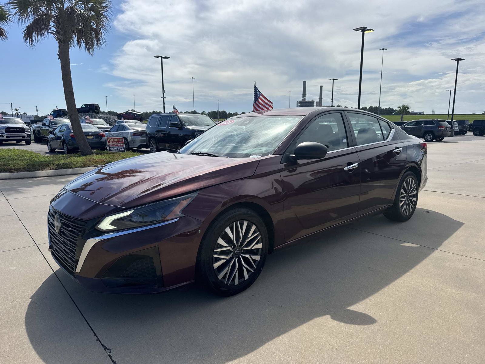 Used 2024 Nissan Altima 2.5 SV FWD image 3