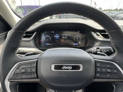 Used 2023 Jeep Grand Cherokee Limited w/ Black Appearance Package AWD/4WD image 22