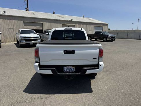 Used 2021 Toyota Tacoma TRD Sport w/ Technology Package image 10