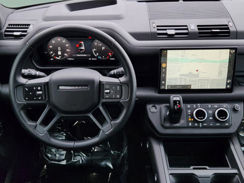 Certified 2025 Land Rover Defender 130 X-Dynamic SE AWD/4WD image 23