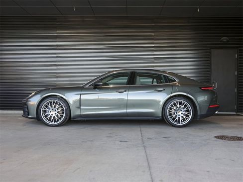 New 2026 Porsche Panamera 4 image 2