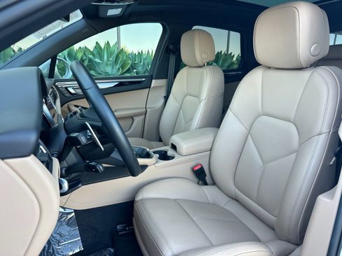 Certified 2026 Porsche Macan AWD/4WD image 5