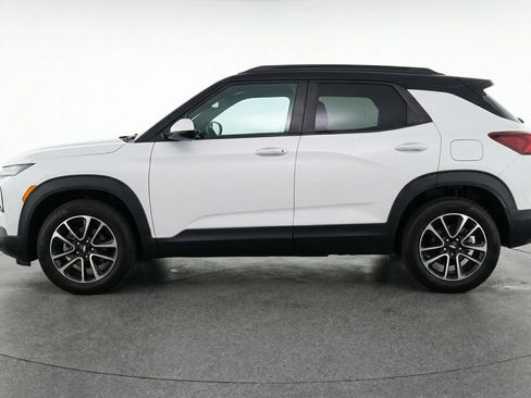 Used 2025 Chevrolet TrailBlazer LT AWD/4WD image 5