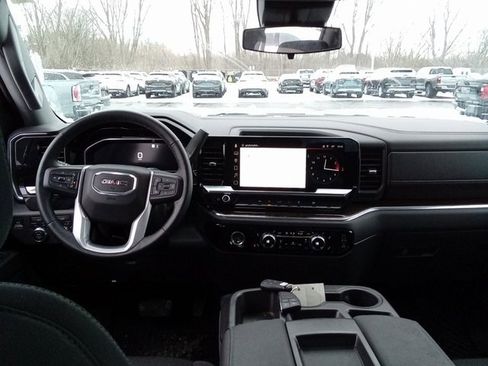 Used 2023 GMC Sierra 1500 SLE image 7