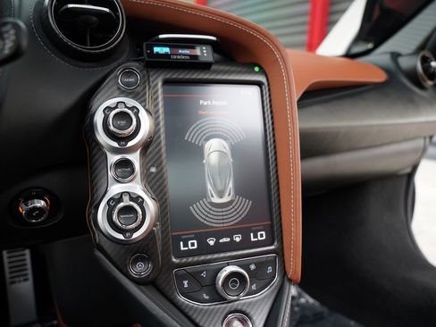 Used 2018 McLaren 720S Performance RWD image 16
