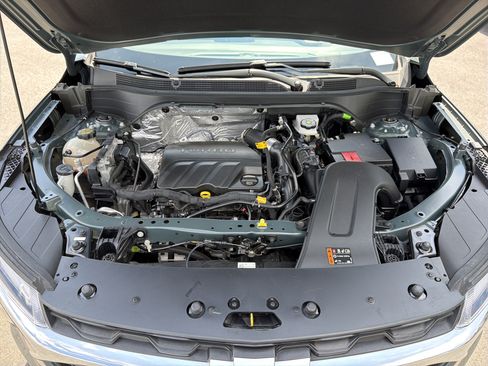 Used 2025 Chevrolet Trax LT FWD image 35