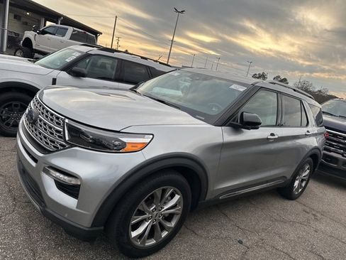 Used 2022 Ford Explorer Limited w/ Equipment Group 301A image 3