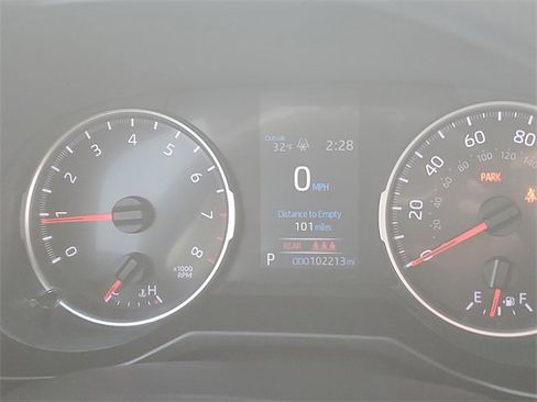 Used 2020 Toyota RAV4 LE image 17