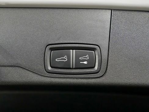 Used 2025 Porsche Taycan 4S AWD/4WD image 15