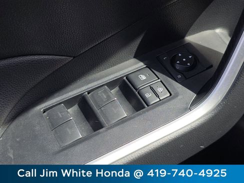 Used 2023 Toyota RAV4 XLE w/ Convenience Package image 27