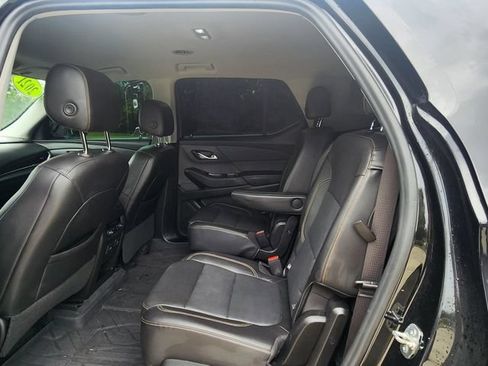 Used 2021 Chevrolet Traverse Premier w/ LPO, Black Accent Package FWD image 18