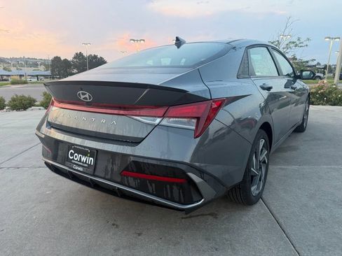 Used 2025 Hyundai Elantra Sport FWD image 7