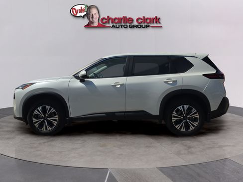 Used 2023 Nissan Rogue SV FWD image 2