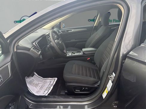 Used 2019 Ford Fusion SE image 9