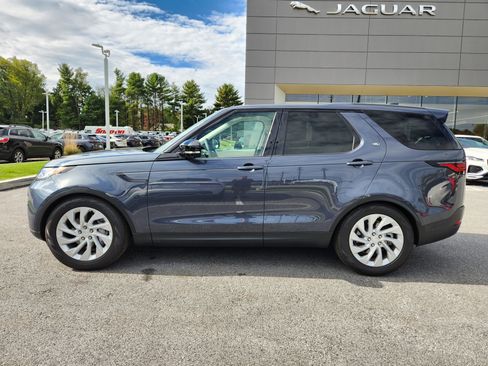 Used 2025 Land Rover Discovery S image 5