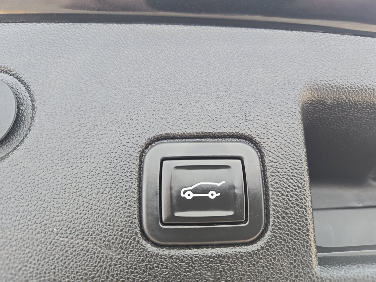 Used 2020 Chevrolet Equinox LT w/ Midnight Edition AWD/4WD image 10