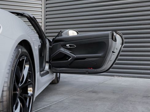 Used 2025 Porsche 718 Boxster image 33