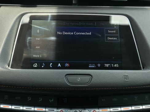 Used 2019 Cadillac XT4 Sport w/ Cold Weather Package FWD image 15