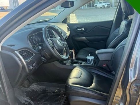 Used 2021 Jeep Cherokee Latitude Lux w/ Mopar Interior Package image 11