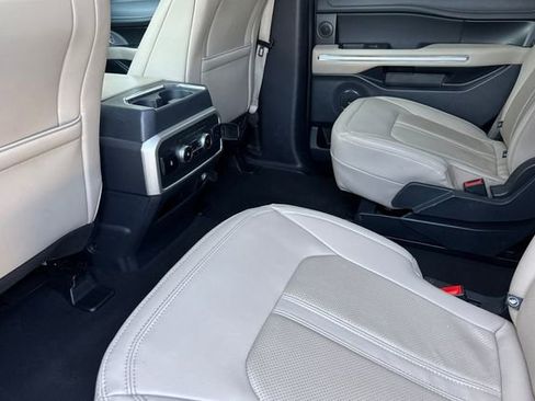 Used 2024 Ford Expedition Limited AWD/4WD image 14