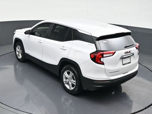 Used 2024 GMC Terrain SLE image 16