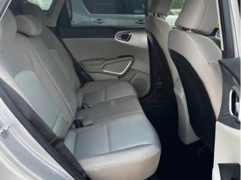 Used 2021 Kia Soul LX FWD image 13