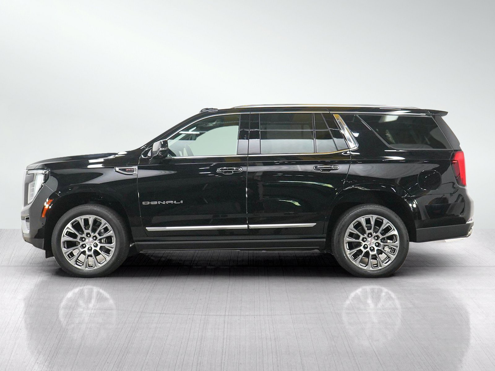 Used 2025 GMC Yukon Denali w/ Denali Reserve Package AWD/4WD image 3