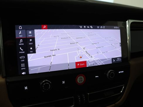 Used 2025 Porsche Macan image 10