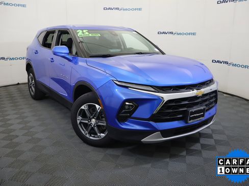 Used 2025 Chevrolet Blazer LT FWD image 2