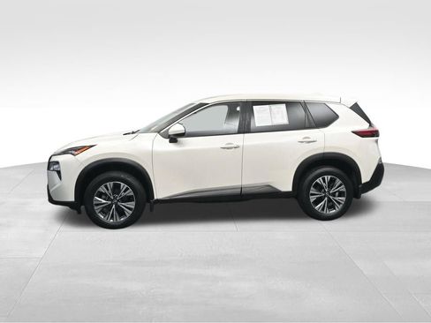 Used 2023 Nissan Rogue SV FWD image 2