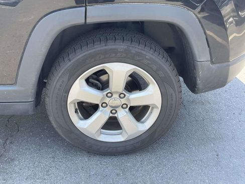 Used 2018 Jeep Compass Latitude w/ Popular Equipment Group FWD image 30