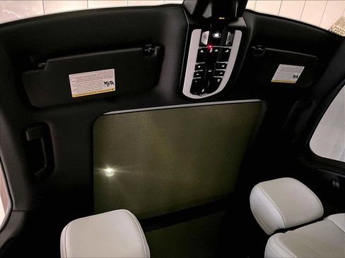 Used 2023 Porsche Macan S image 25