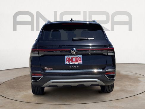 New 2026 Volkswagen Taos SE FWD image 7