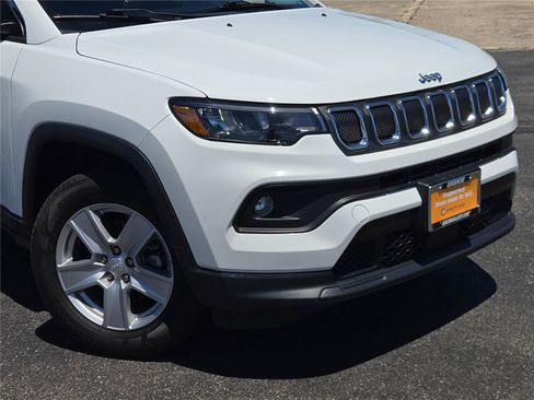 Certified 2022 Jeep Compass Latitude AWD/4WD image 2