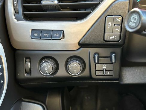 Used 2017 GMC Yukon Denali image 34