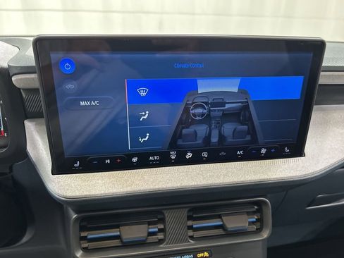 Used 2025 Ford Maverick XLT w/ XLT Luxury Package AWD/4WD image 16