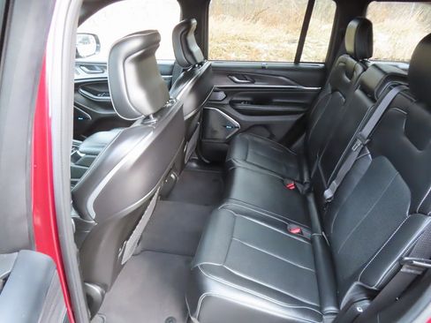 Certified 2022 Jeep Grand Cherokee Overland w/ Luxury Tech Group IV image 28