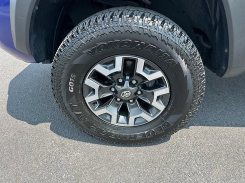 Used 2022 Toyota Tacoma TRD Off-Road w/ TRD Premium Off Road Package AWD/4WD image 13