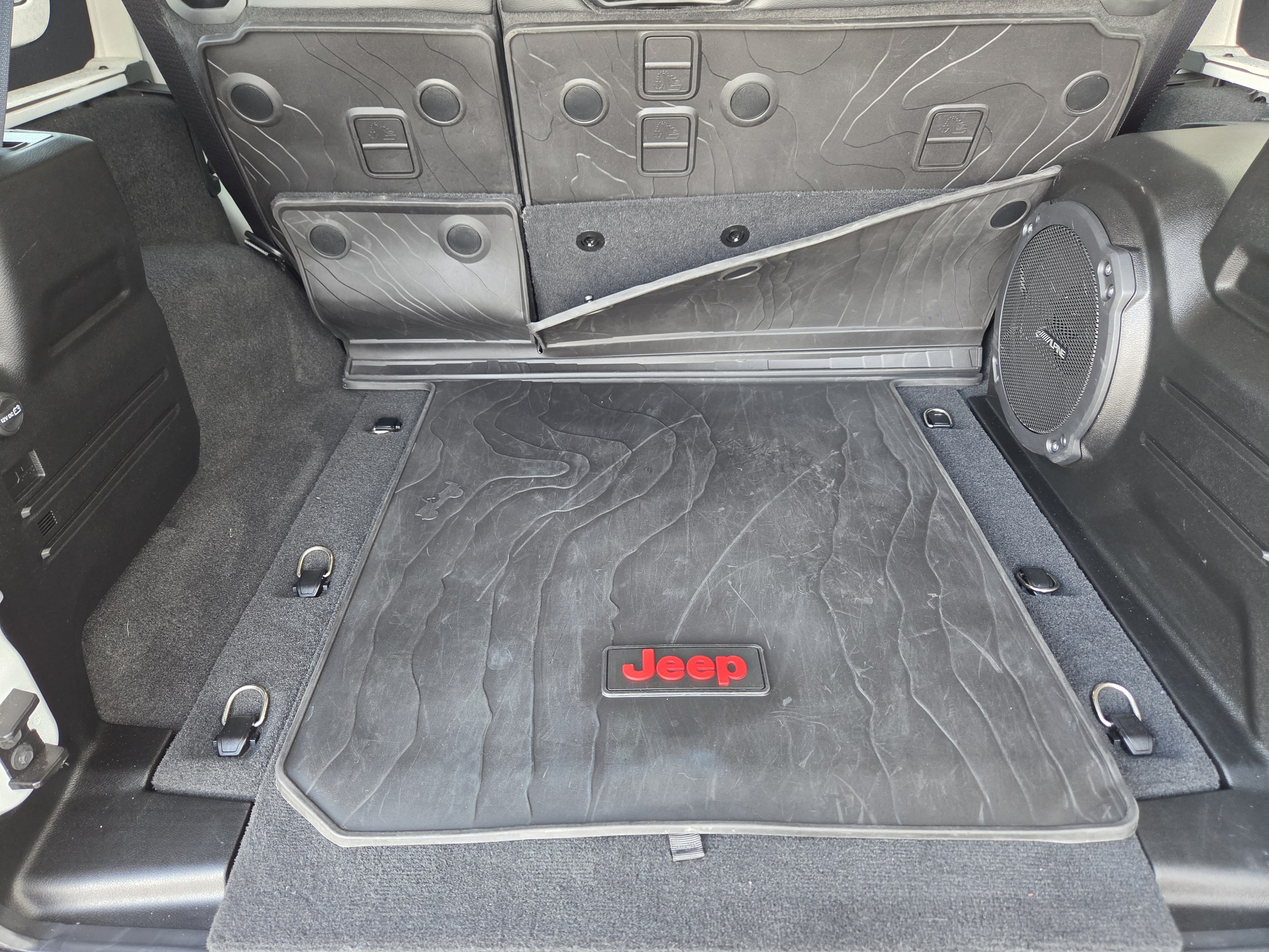 Used 2022 Jeep Wrangler Unlimited Rubicon w/ Xtreme Recon 35" Tire Package AWD/4WD image 32